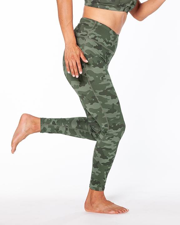 Handful high-waist squeeze play legging in Hideout color, showcasing stretchy, form-fitting athletic bottoms for women.