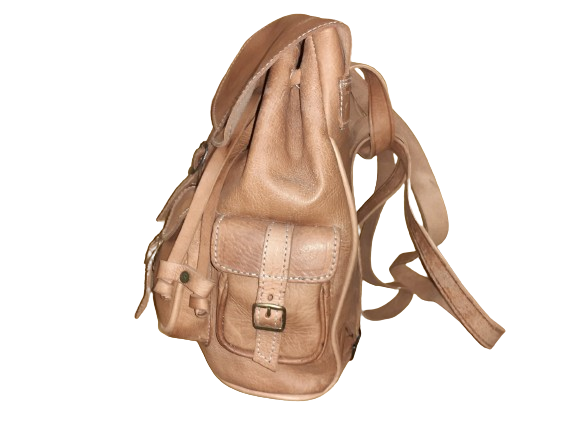 Handmade medium Fez backpack for women in vacuno leather, featuring a stylish and functional design.