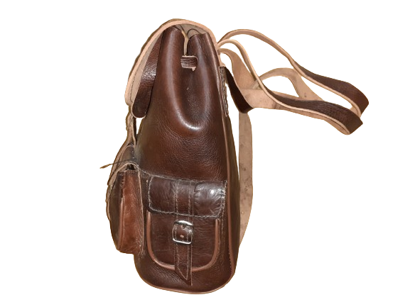 Medium Fez Vacuno handmade backpack for women, featuring natural leather craftsmanship and stylish design.