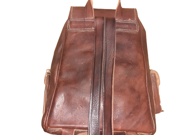 Medium Fez Vacuno handmade mochila for women, featuring natural leather details and handcrafted design.