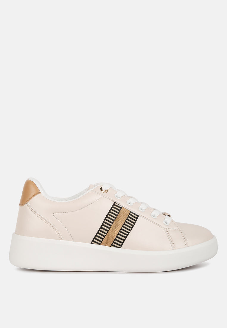 Beige London Rag sneakers with loyalty embroidery details, casual slip-on style, and comfortable rubber soles.